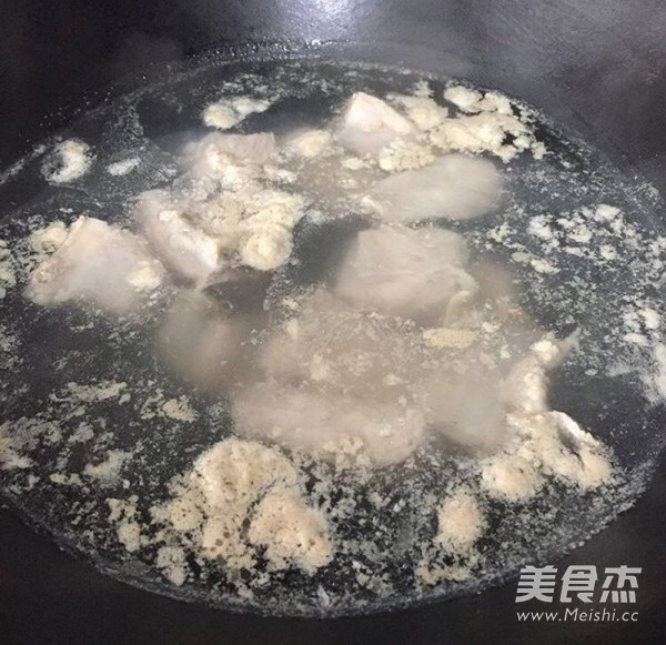 坤博砂锅玉米排骨汤