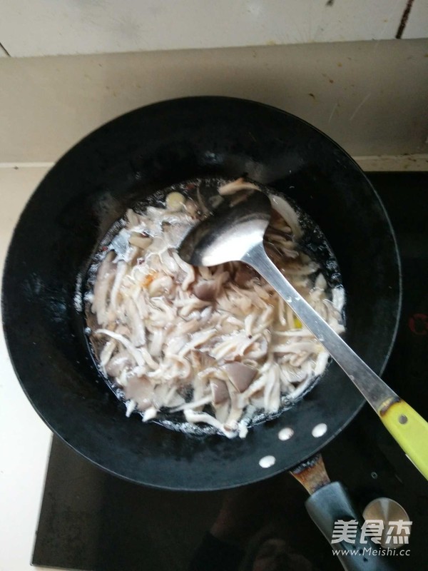 蘑菇鸡蛋汤的做法