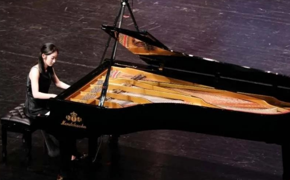 钢琴的精神寓意