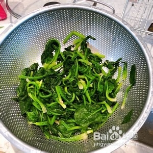 怎么做美味的凉拌粉丝菠菜