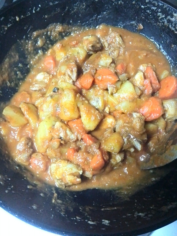 红咖喱土豆鸡腿