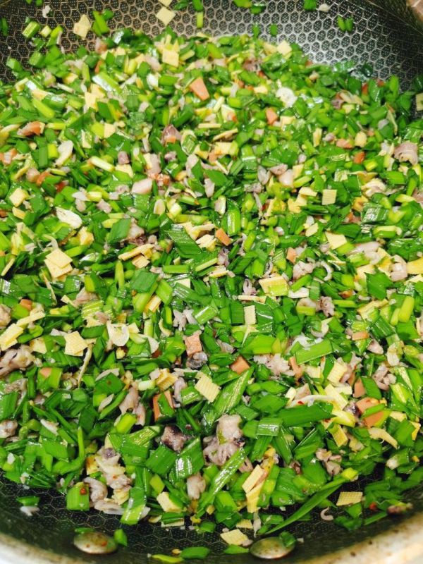 韭菜小墨鱼虾皮水煎包