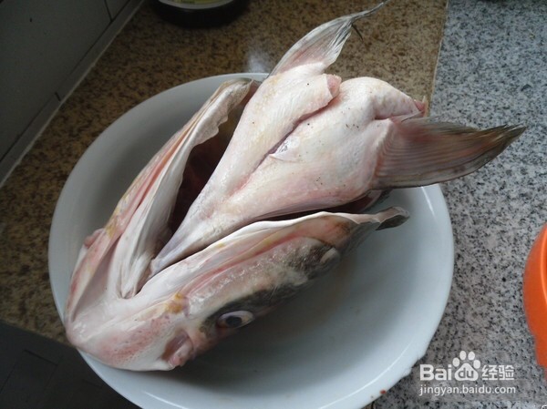 味美鲜香辣味十足的红辣椒鱼头