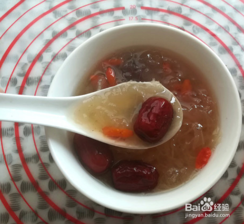 银耳红枣羹的做法
