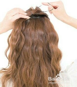 发型打底的简单时尚