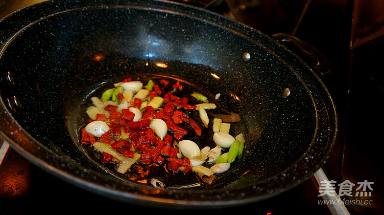 排骨米线煲的做法