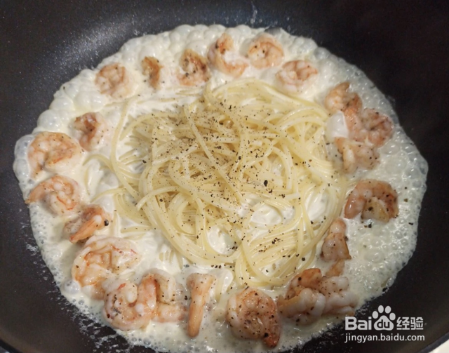 家庭制作蒜香奶油虾仁意面