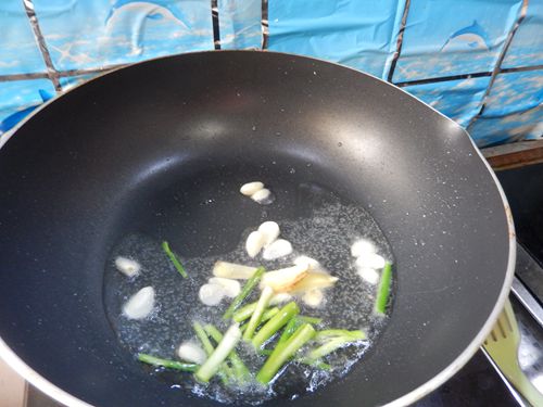 甜椒炒猪心的做法