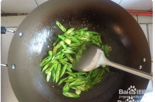 简单家常菜尖椒炒鸡蛋方法