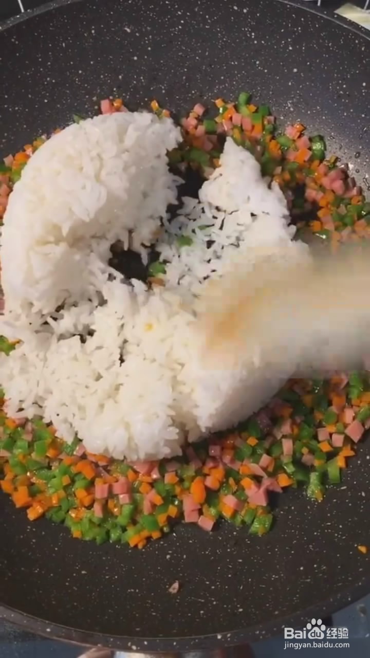如何制作炒米饭