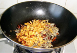 手把手教大家做花生仁小鱼干熟食