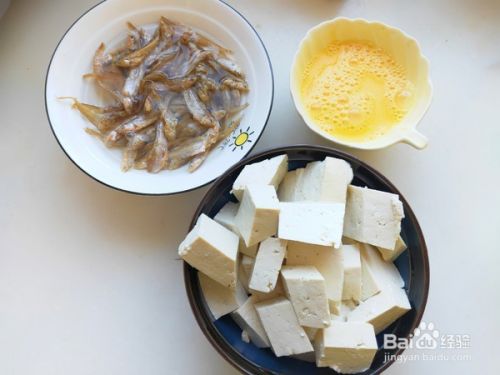 银鱼鸡蛋煨豆腐的做法