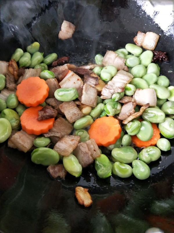 五香五花肉焖蚕豆