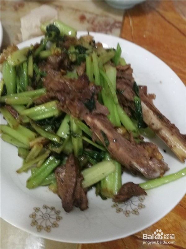 芹菜段炒熟猪肉