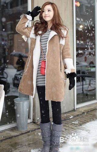 冬季服装搭配，呢子大衣+裙干练优雅
