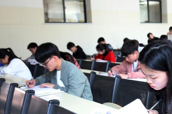 杭师大英语实验班考什么