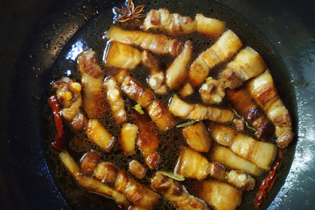 红烧肉炒糖色时不小心炒糊了，怎么去除苦味