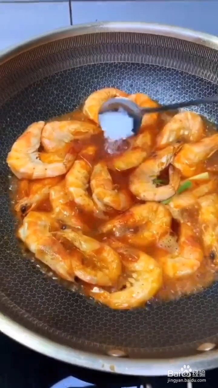 如何制作酸酸甜甜的油焖大虾