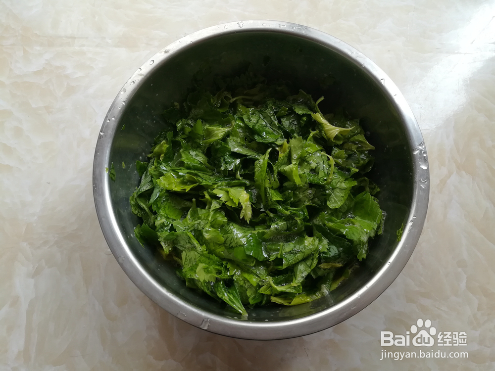 适合懒人做的芹菜叶煎鸡蛋