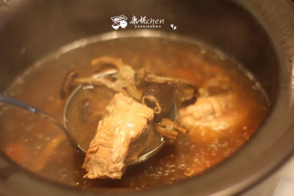 姬松茸茶树菇瘦肉汤