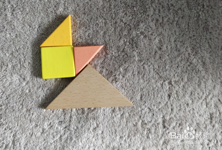 用七巧板怎样拼一只伸懒腰的猫？