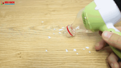 如何利用吹风机做简单的吸尘器?