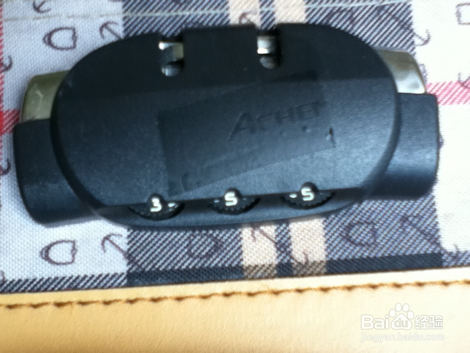 如何打开皮箱锁