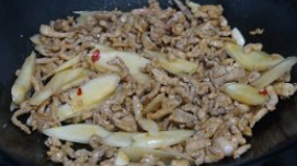 仔姜炒肉的做法