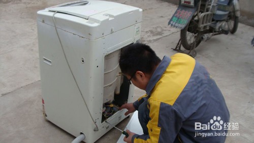 洗衣机排水堵了怎么清理