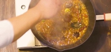 黄豆烧猪尾的做法