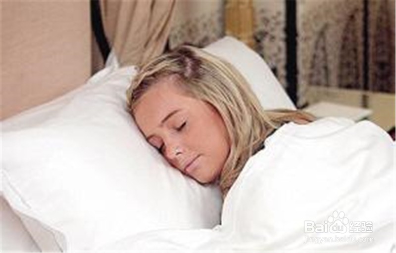 唤醒梦游者会把他们吓傻吗？