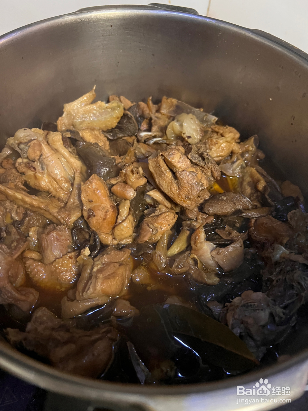 小鸡炖蘑菇香晕了的做法