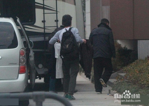 李连杰哥哥长啥样?