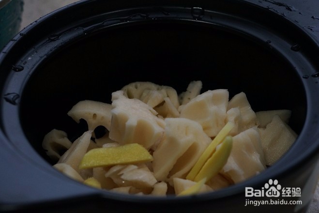 美味可口的茶油莲藕鸭汤