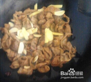 家常爆炒双椒肥肠