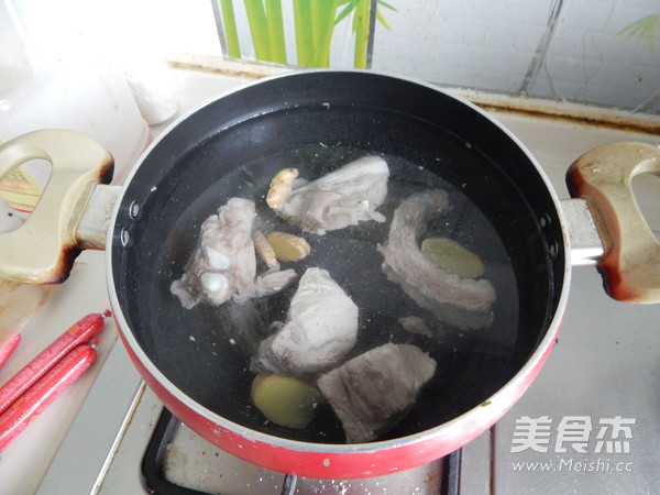 玉米胡萝卜排骨汤