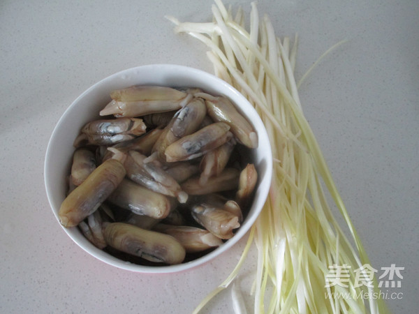 韭黄炒蛏子的做法