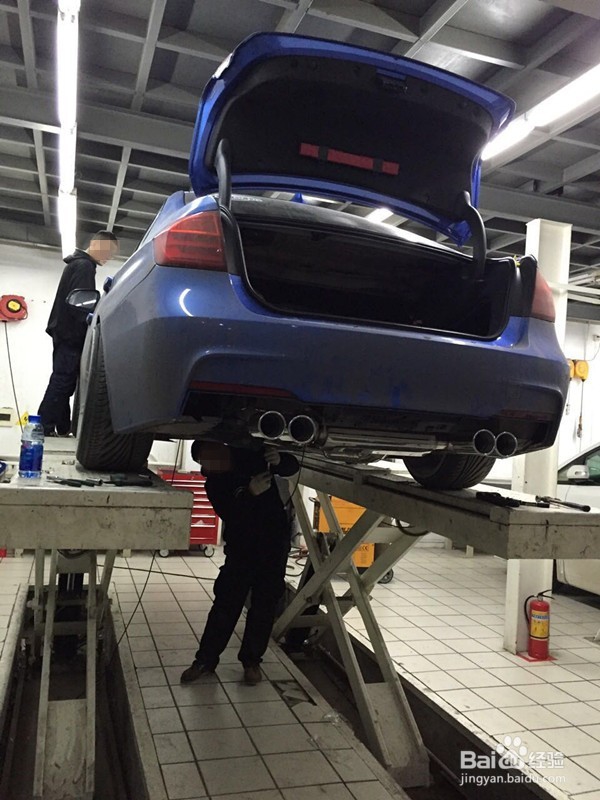 宝马F30 3系改装T-REX排气，手机WIFI控制