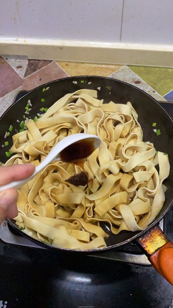 家常菜青椒豆皮