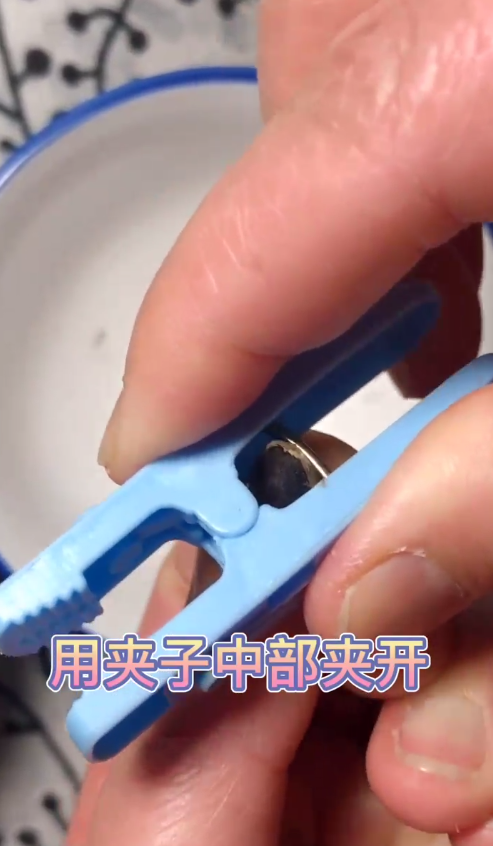 如何轻松剥瓜子
