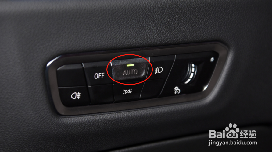 自动挡车灯怎么开