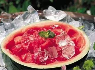桃子和西瓜不能同时吃当心这些夏季