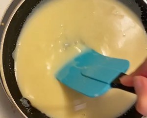 咸蛋黄流心冰皮月饼的做法