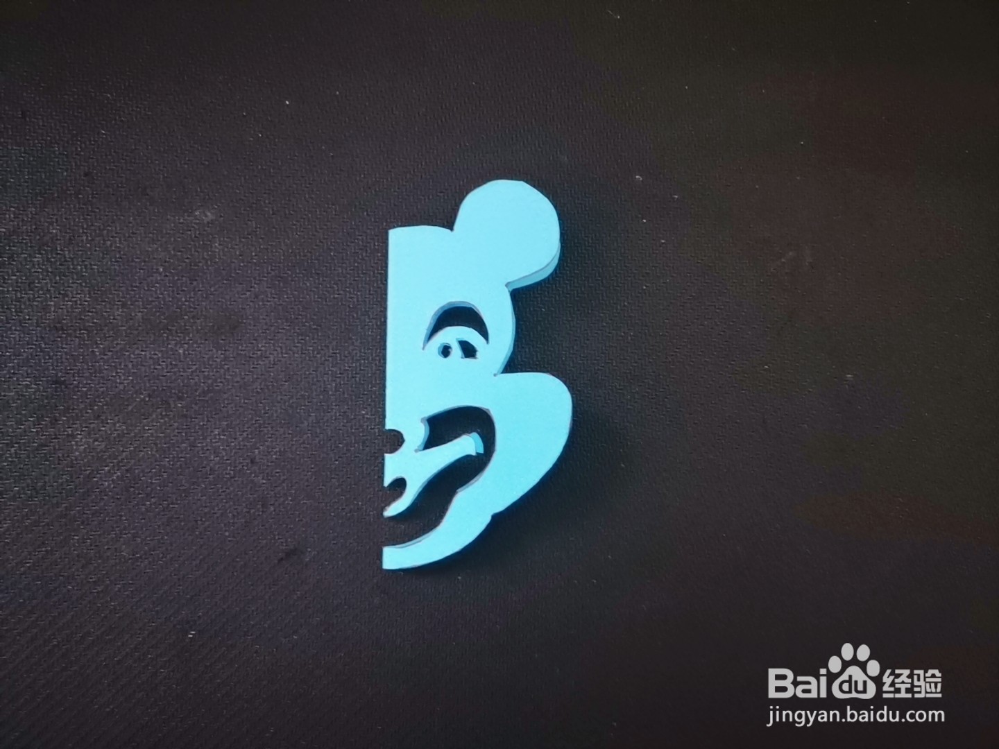 如何用彩色纸剪出米老鼠纹样