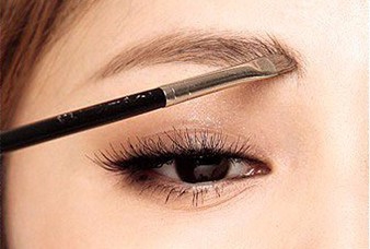 如何利用眉卡画好眉形