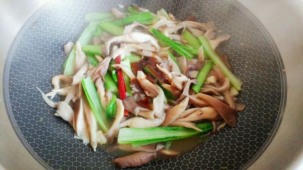 平菇蚝油蒜椒菜