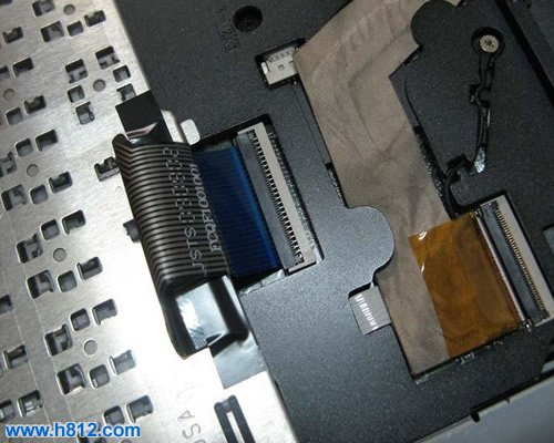DELL戴尔V1220笔记本电脑键盘拆解教程