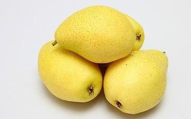 饭后吃梨防便秘又抗癌