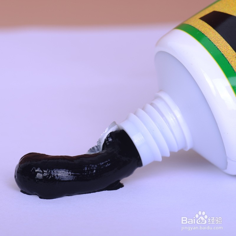 该如何正确给皮鞋擦鞋油？