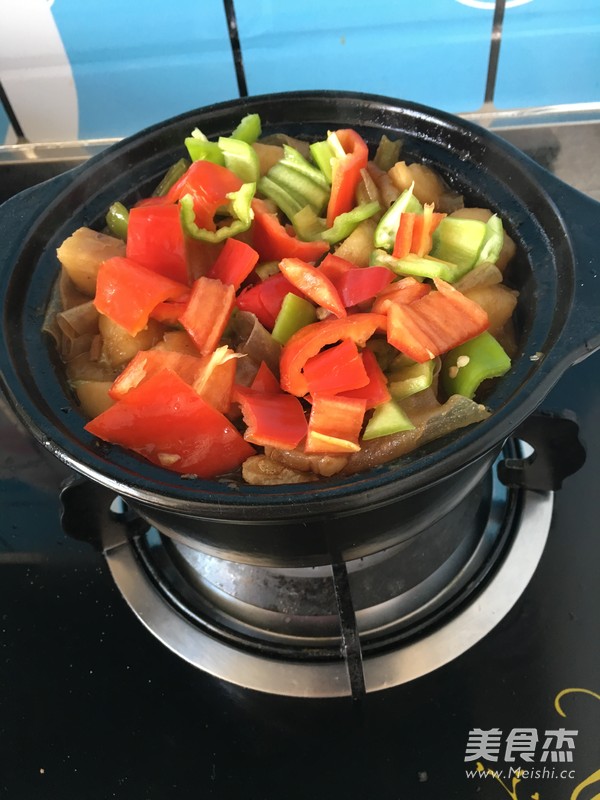 砂锅土豆粉皮炖肉